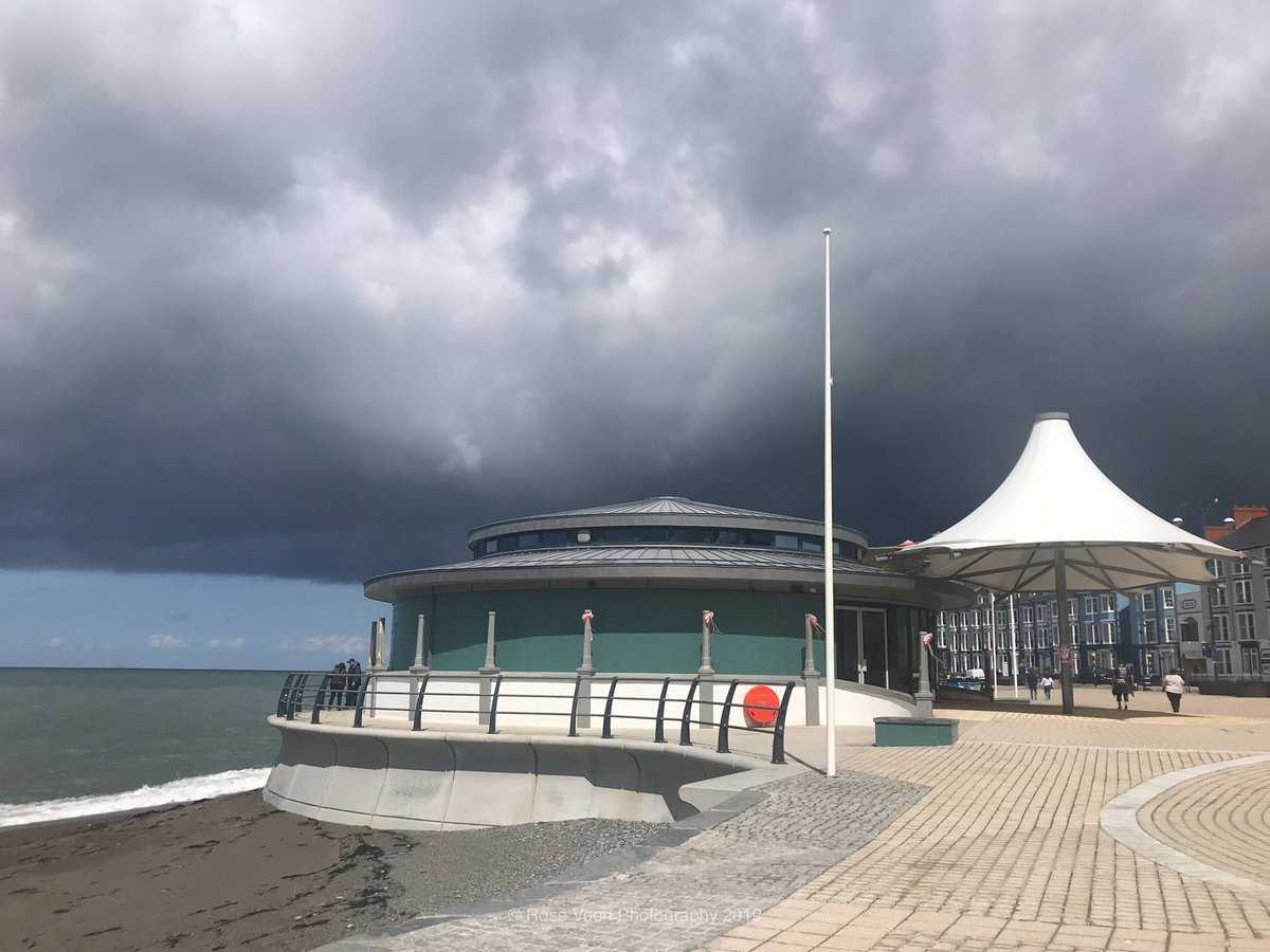 Dramatic skies loom over Aberystwyth (May 2019)